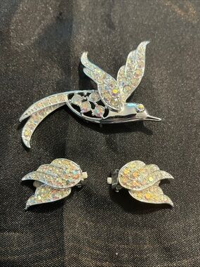 Vintage Sarah Coventry brooch set